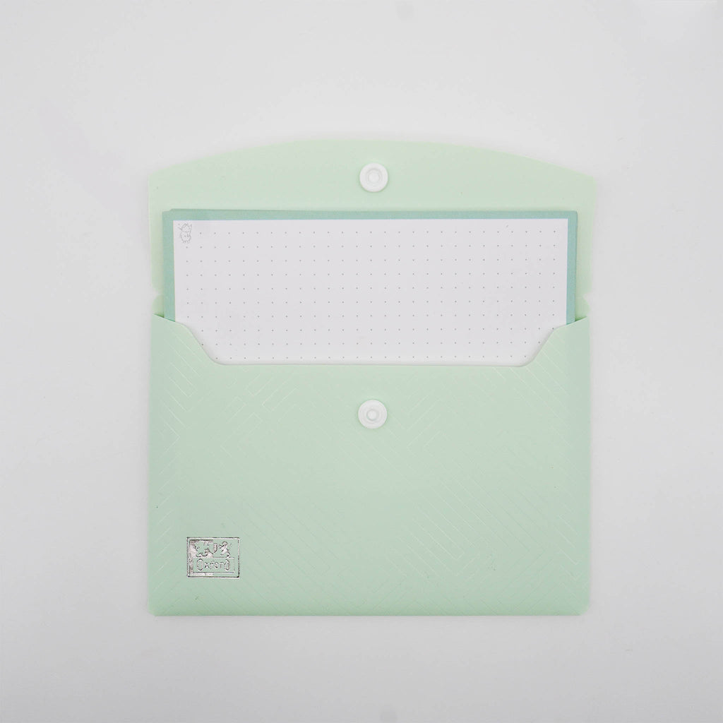 Leitner Flashcards A6 Pastel Dotted green lifestyle