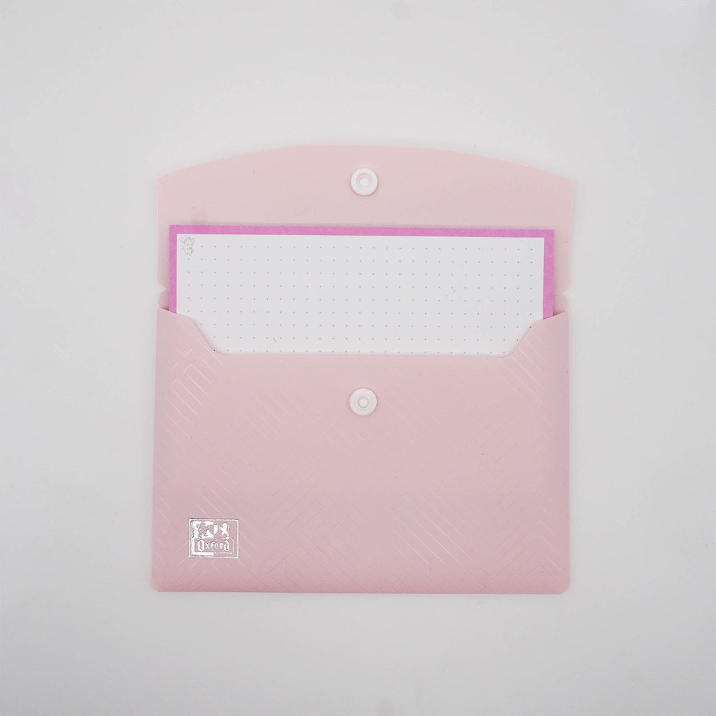 Leitner Flashcards A6 Pastel Dotted pink lifestyle 2