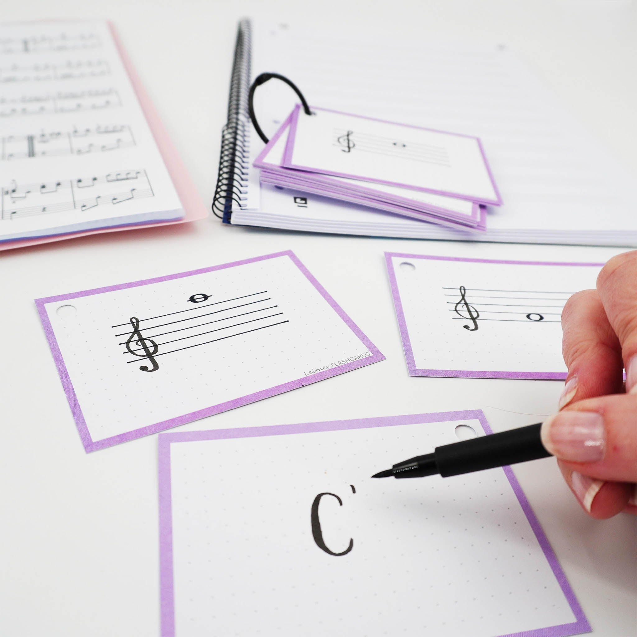 Leitner Flashcards A7 Pastel Dotted purple lifestyle