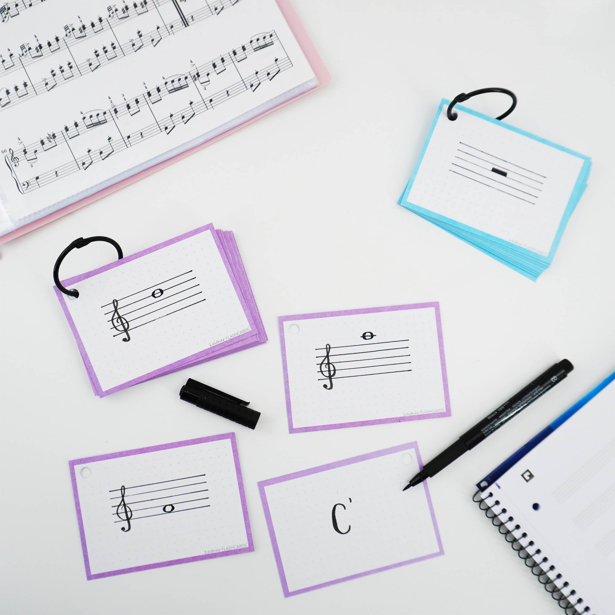 Leitner Flashcards A7 Pastel Dotted purple lifestyle 3