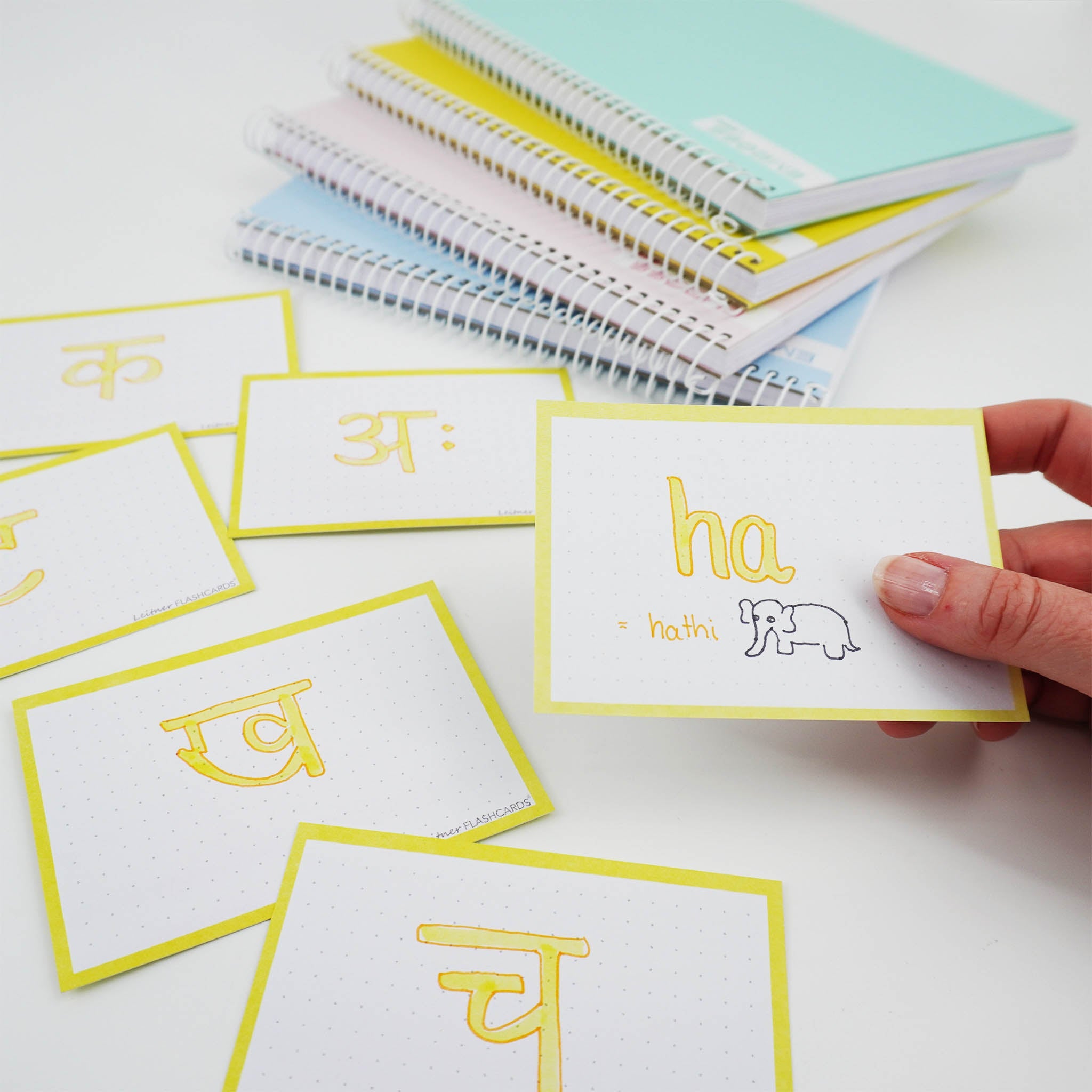 Leitner Flashcards A7 Pastel Dotted yellow lifestyle